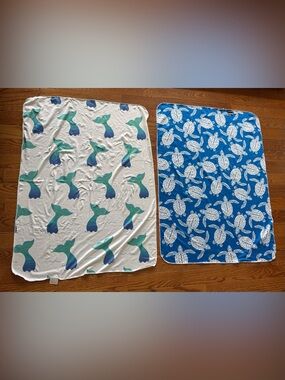 Set of 2 Luv Bug Hooded UV Towels